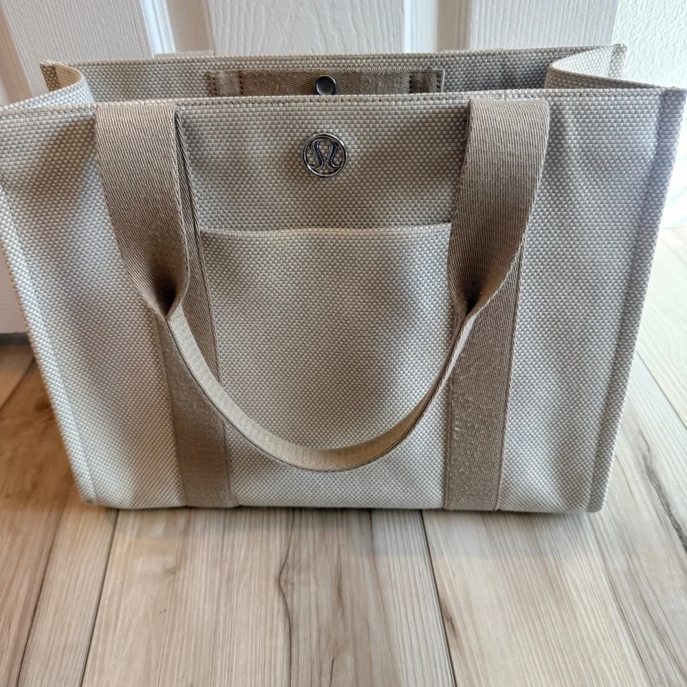 Lululemon Two-Tone Canvas Tote Bag 10L - Picture 1 of 8